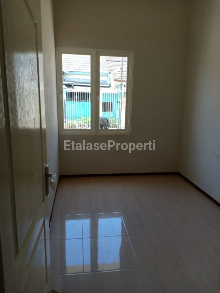 Foto properti Dijual Rumah Baru Gress Siap Huni Lokasi Wonorejo Indah Timur 4