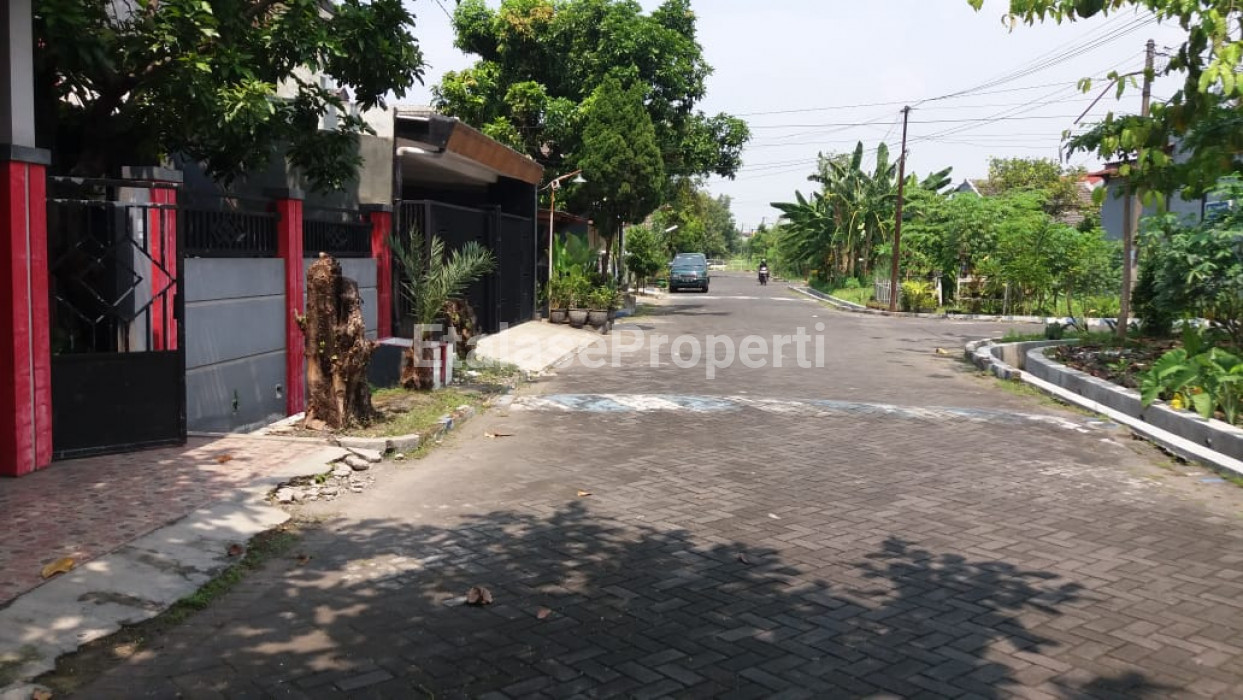 Foto properti Jual Rumah Hitung Tanah Saja Perum. Pondok Candra Cluster Duku 4