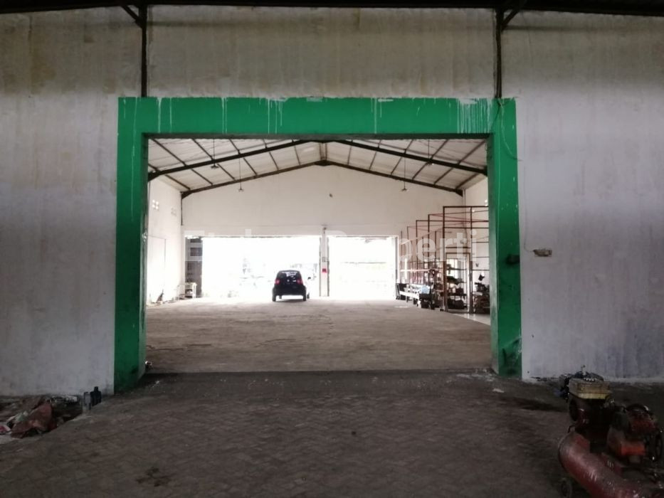 Foto properti Disewa Jualkan Gudang (ex. Bengkel Mobil) Kepatihan Benowo 4