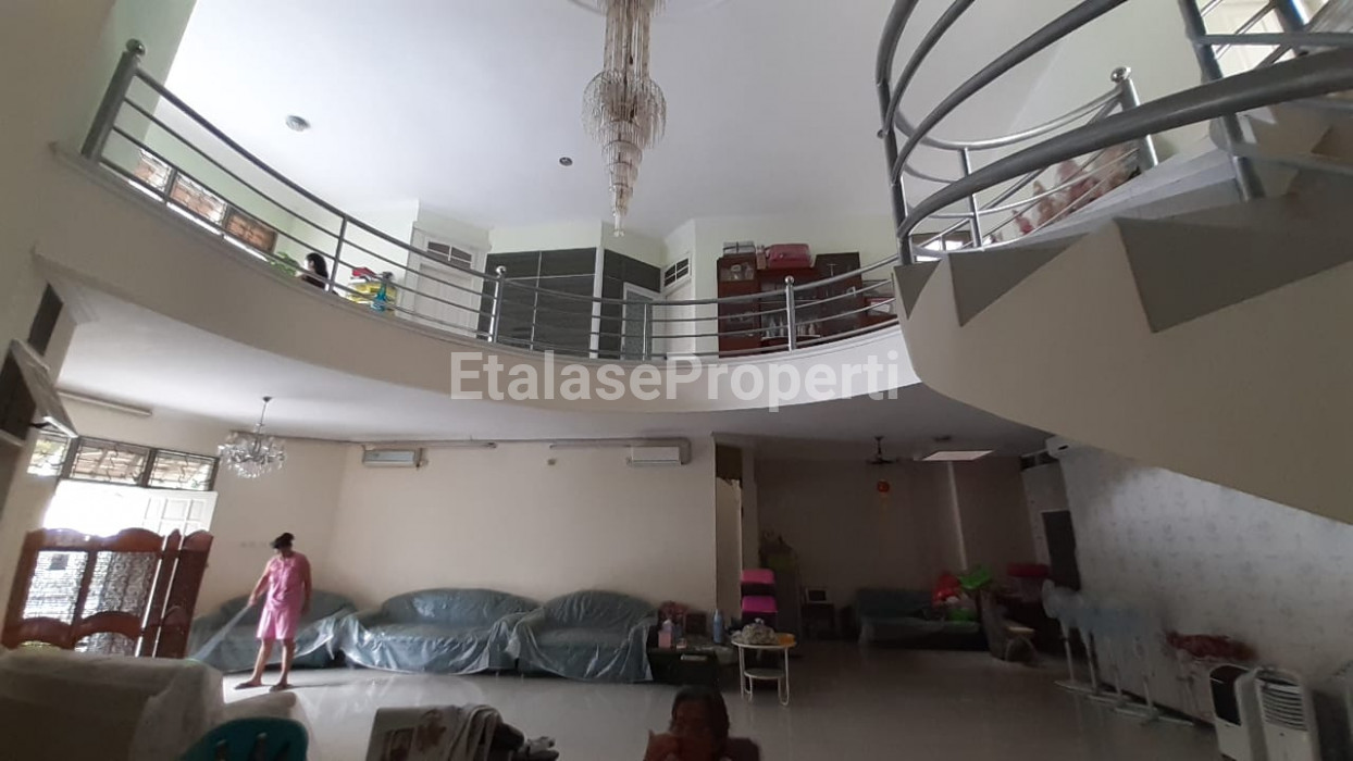Foto properti Jual Rumah Bersih Dan Nyaman,2 Lantai Di Surabaya Barat 3