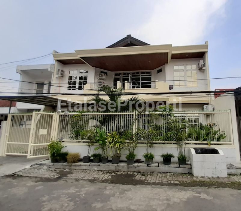 Foto properti Jual Rumah Bersih Dan Nyaman,2 Lantai Di Surabaya Barat 4