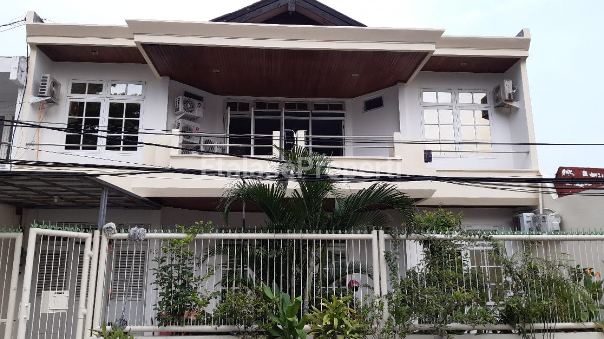Foto properti Jual Rumah Bersih Dan Nyaman,2 Lantai Di Surabaya Barat 1