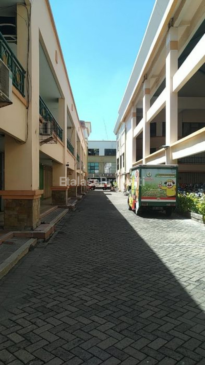 Foto properti Ruko 3 Lantai  Siap Pakai Strategis Di Plaza Segi 8 Surabaya Barat 1