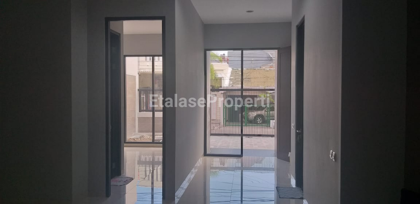 Foto properti Manyar Jaya Rumah Baru Gress 2 Lantai 3