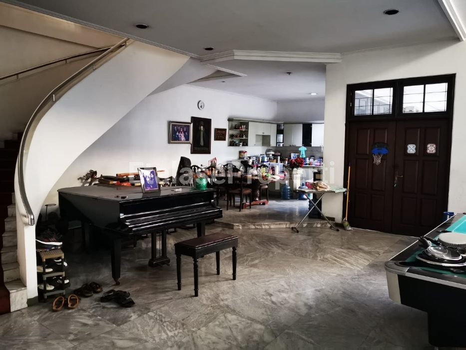 Foto properti Rumah Klasik & Strategis Di Raya Jemursari 3