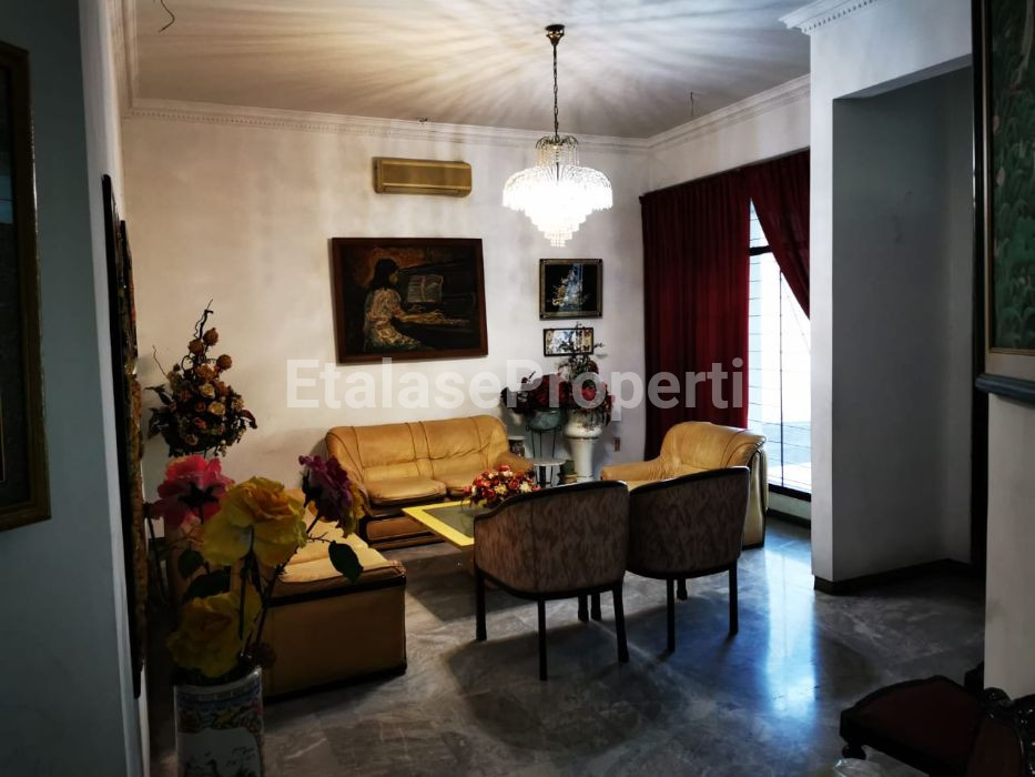 Foto properti Rumah Klasik & Strategis Di Raya Jemursari 1