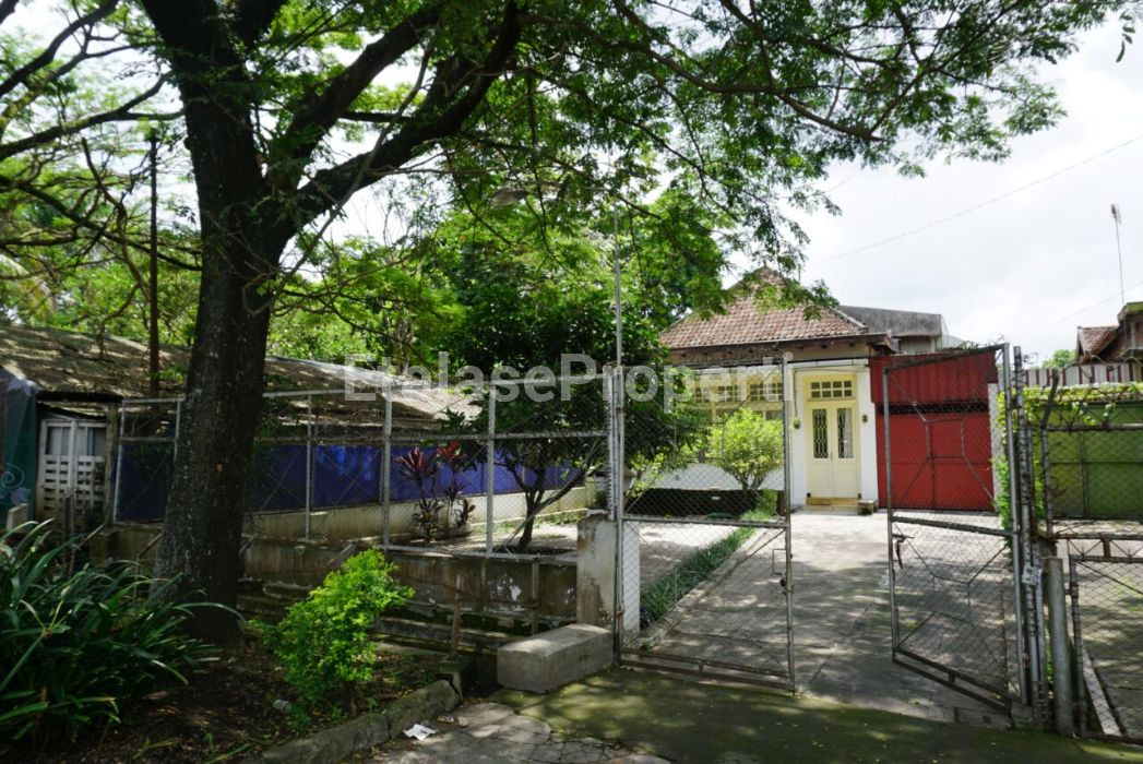 Foto properti Dijual Rumah Klasik Strategis Dekat Balai Kota Malang 1