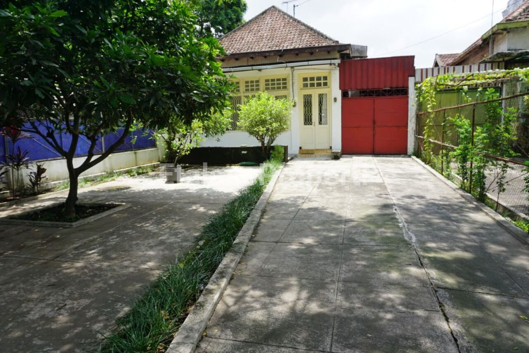 Foto properti Dijual Rumah Klasik Strategis Dekat Balai Kota Malang 2