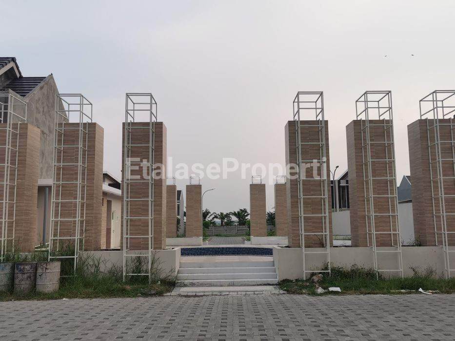 Foto properti Sewa Rumah Baru Semi Furnish 9