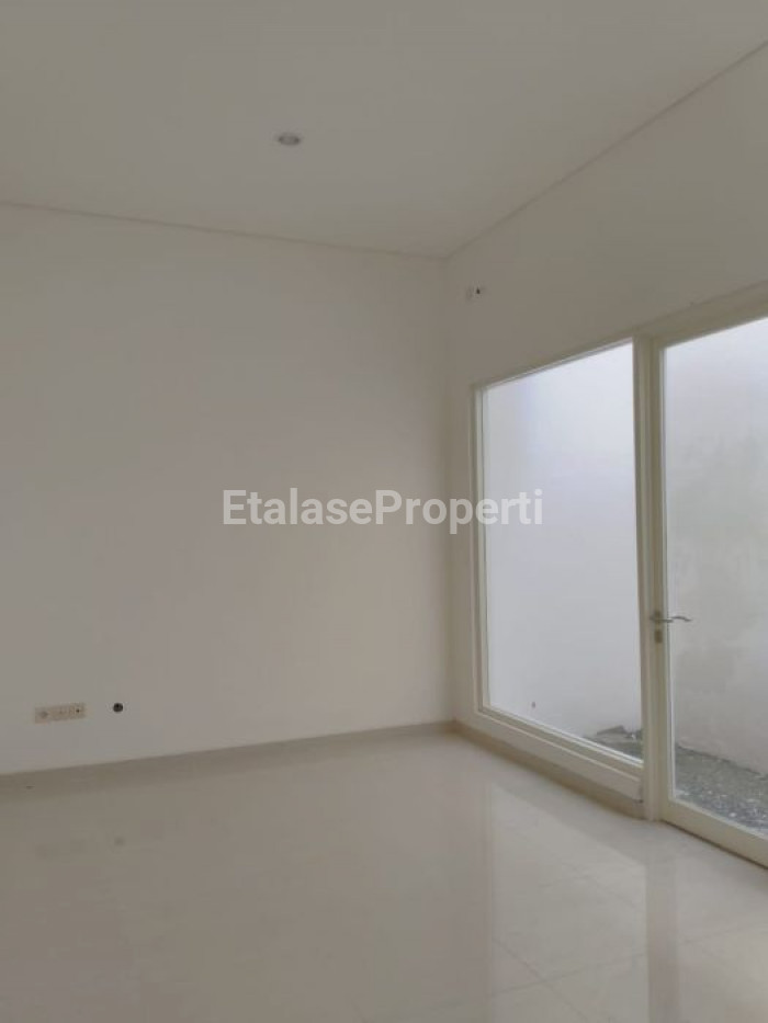 Foto properti Rumah Ready Stock Puri Indah Ketintang 2
