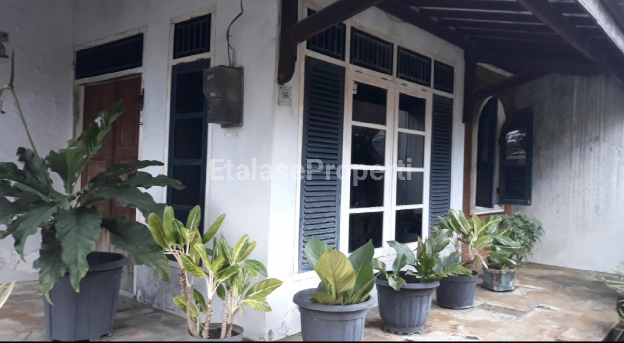 Foto properti Rumah Pojok, Taman Luas 2