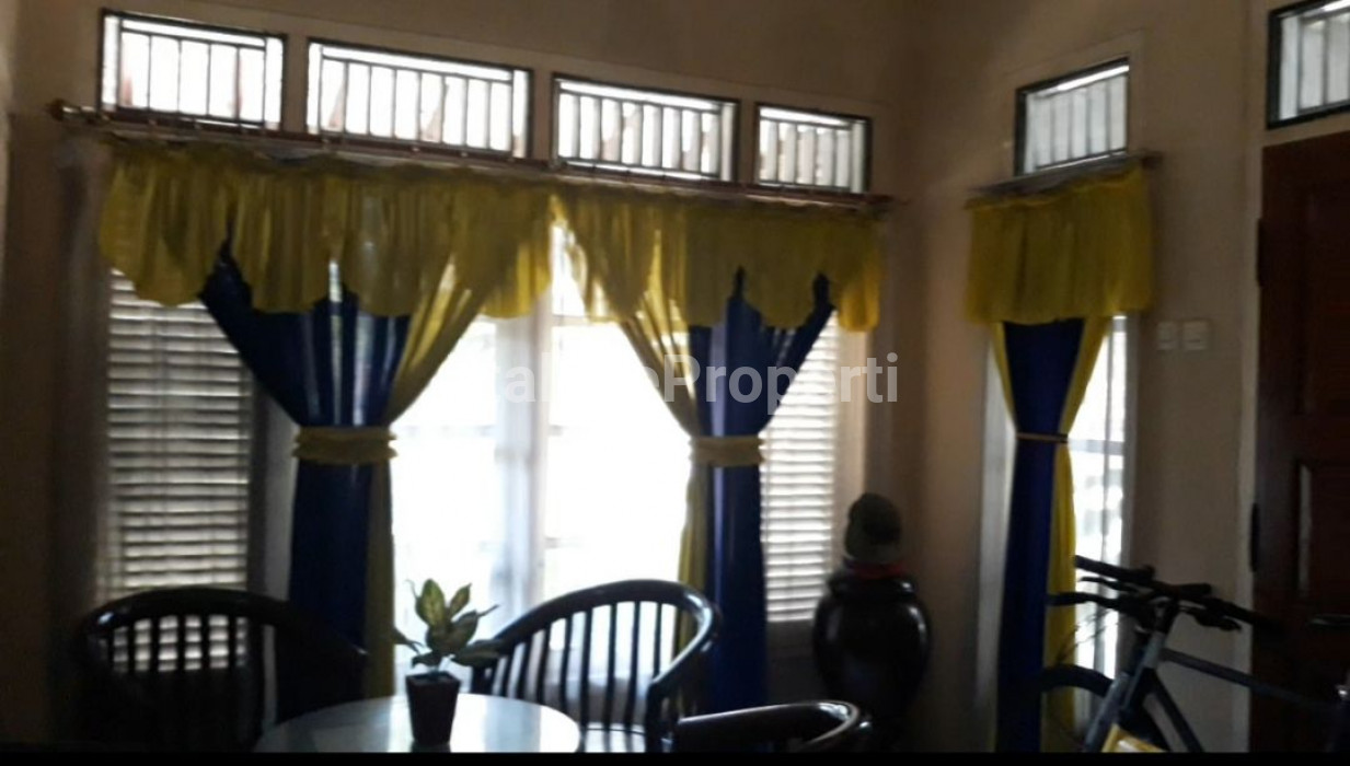 Foto properti Rumah Pojok, Taman Luas 4