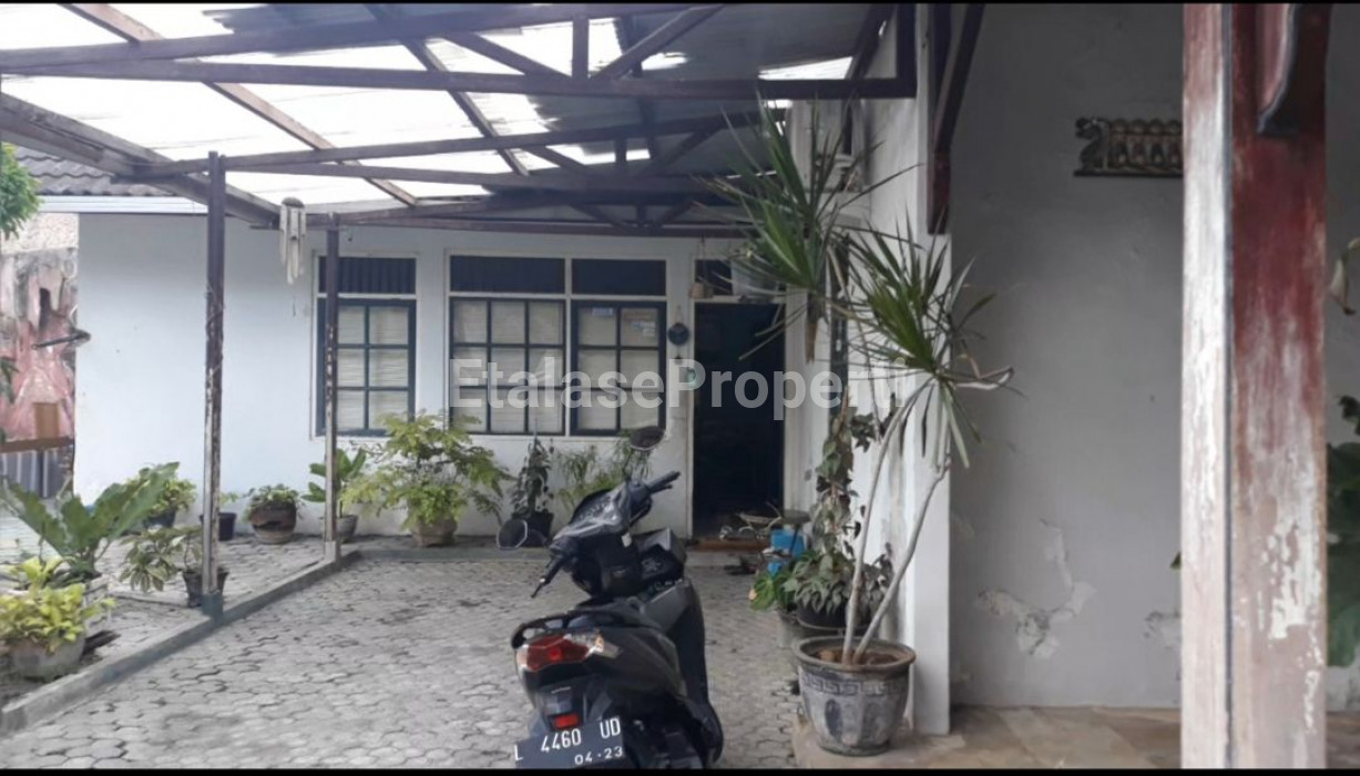 Foto properti Rumah Pojok, Taman Luas 5