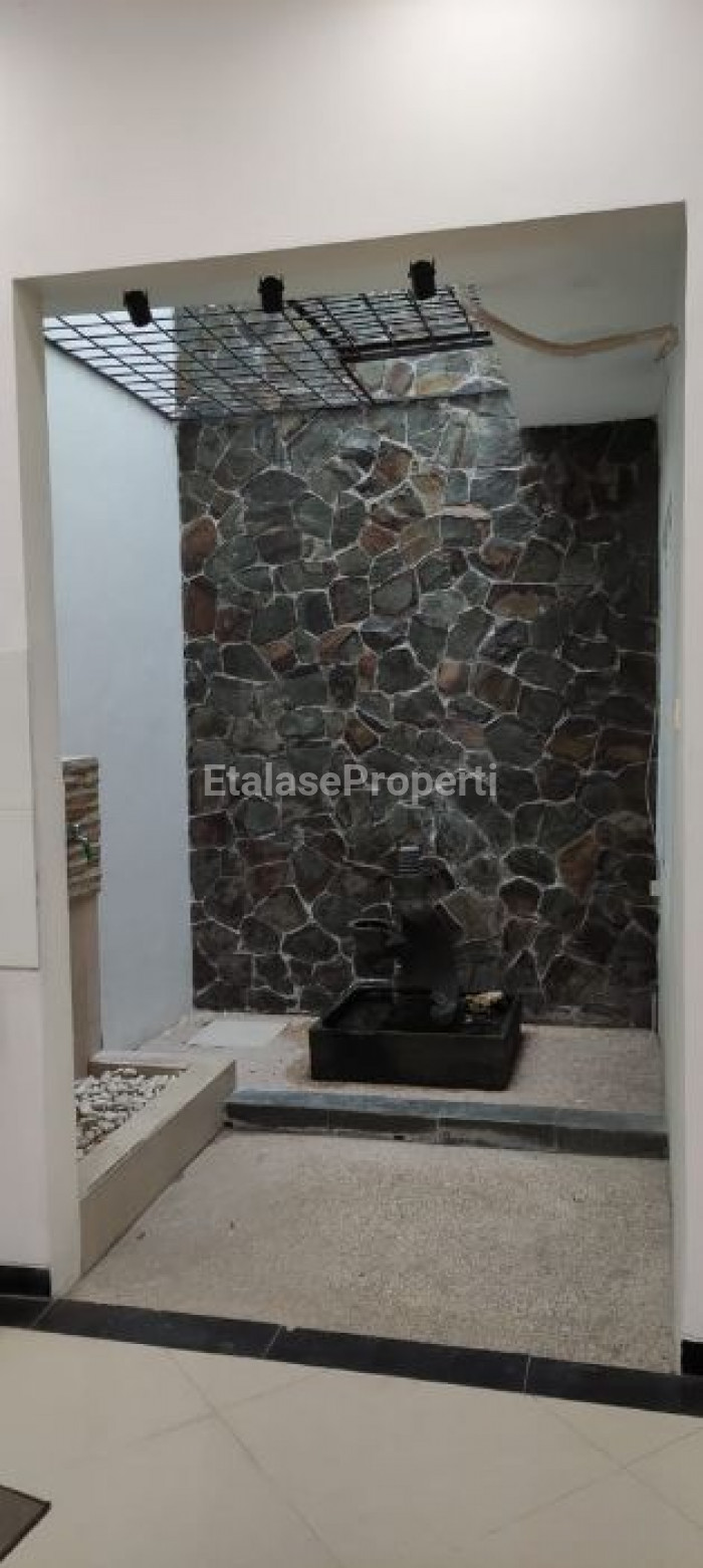 Foto properti Baru Renov Siap Huni RAYA WIGUNA UTARA 6