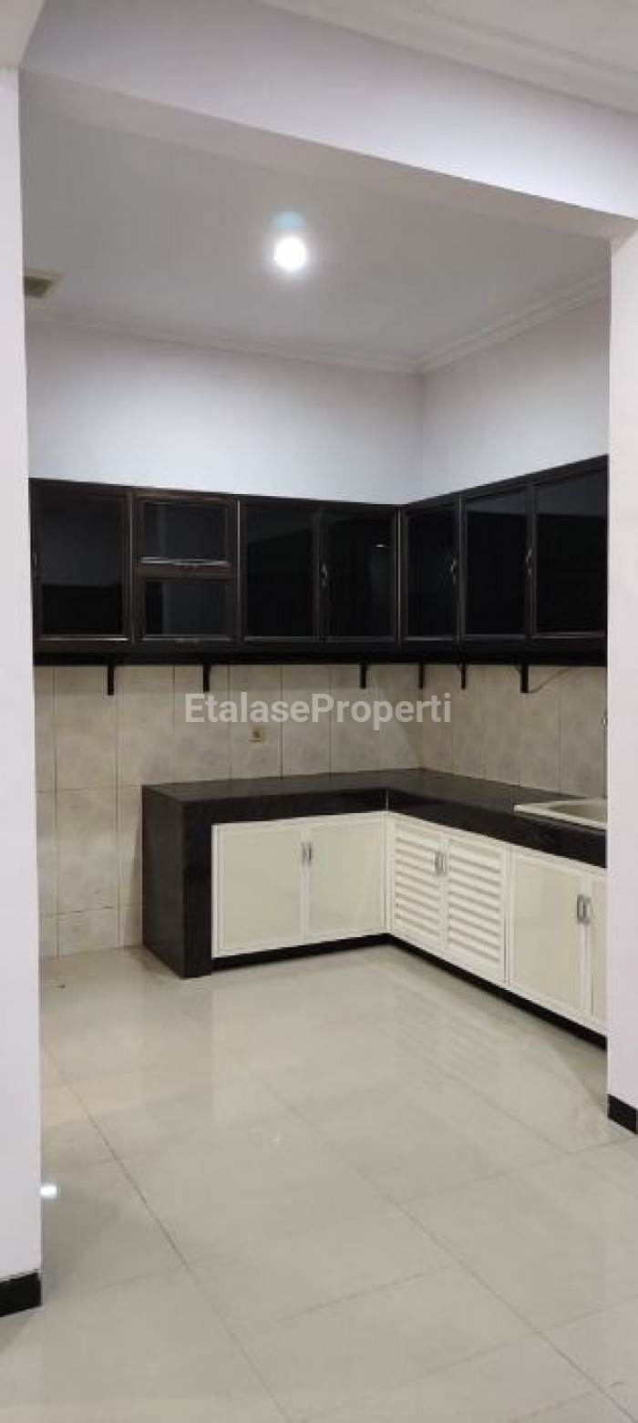 Foto properti Baru Renov Siap Huni RAYA WIGUNA UTARA 9