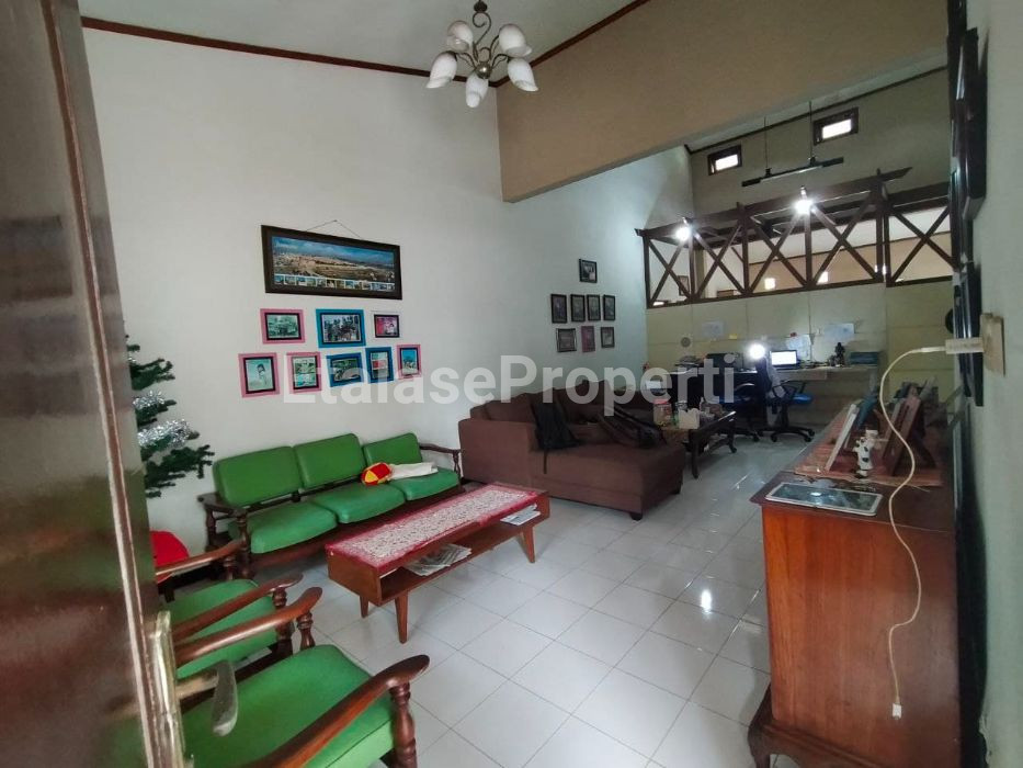 Foto properti Rumah Sangat Luas Dekat Ubaya Tenggilis 3