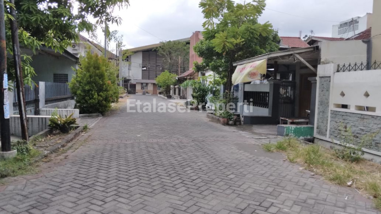 Foto properti Rumah Luas 1100m² Kutisari 2
