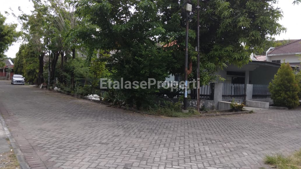 Foto properti Rumah Luas 1100m² Kutisari 3