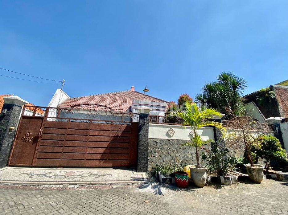 Foto properti JUAL MURAH !! Perumahan Orang Kaya Lama , Rumah Mewah Manyar Pusat Kota Surabaya 2