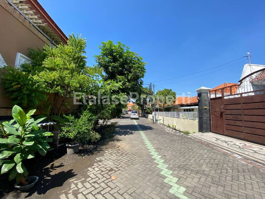 Foto properti JUAL MURAH !! Perumahan Orang Kaya Lama , Rumah Mewah Manyar Pusat Kota Surabaya 3