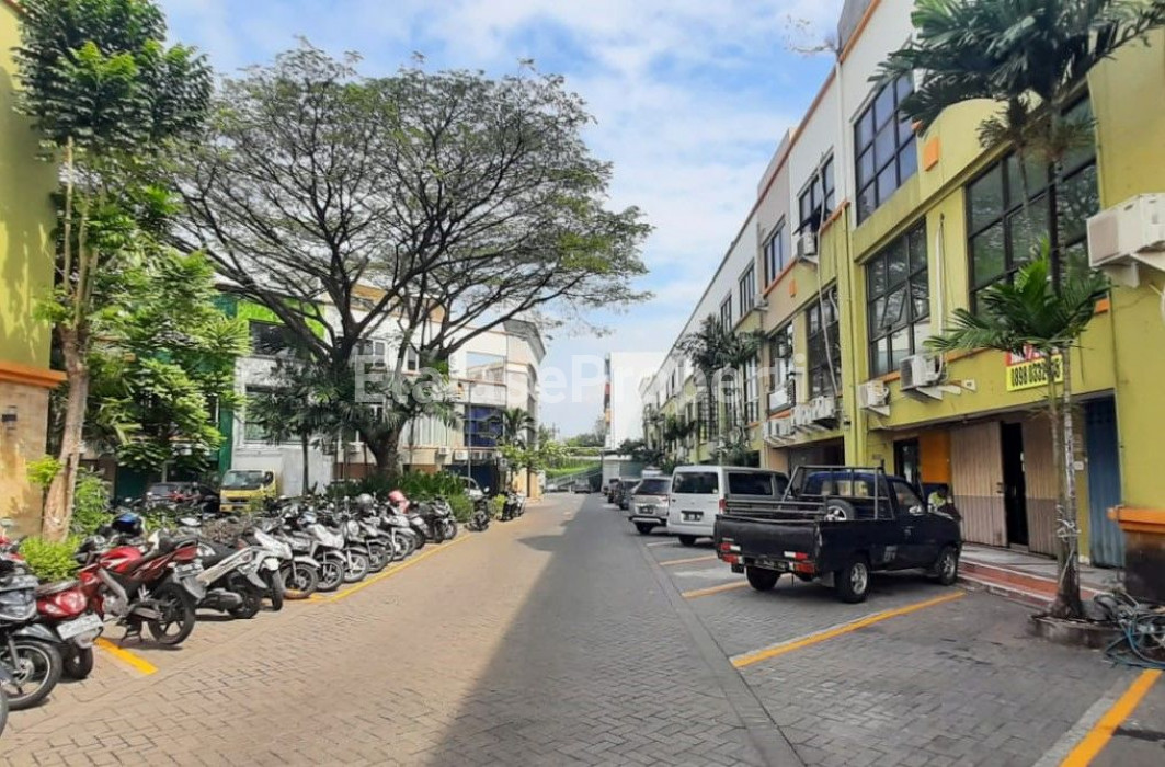 Foto properti Dijual Ruko Plaza Segi 8 Blok D 2