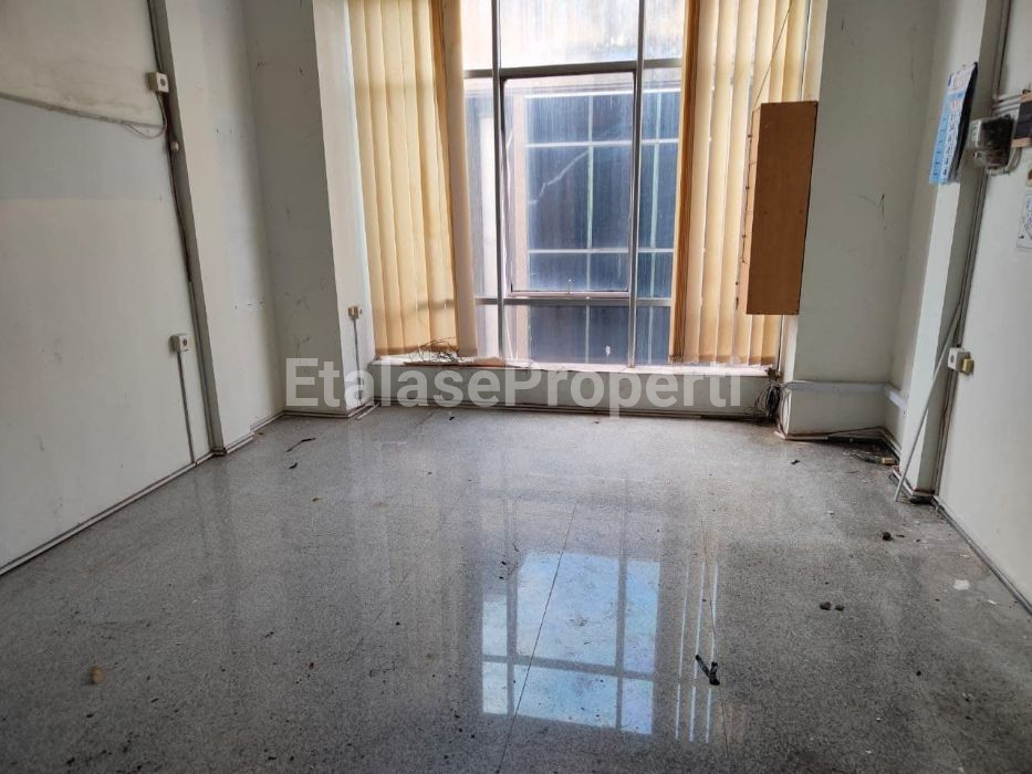 Foto properti JUAL CEPAT! Ruko Landmark Kayon Tengah Kota Surabaya 3