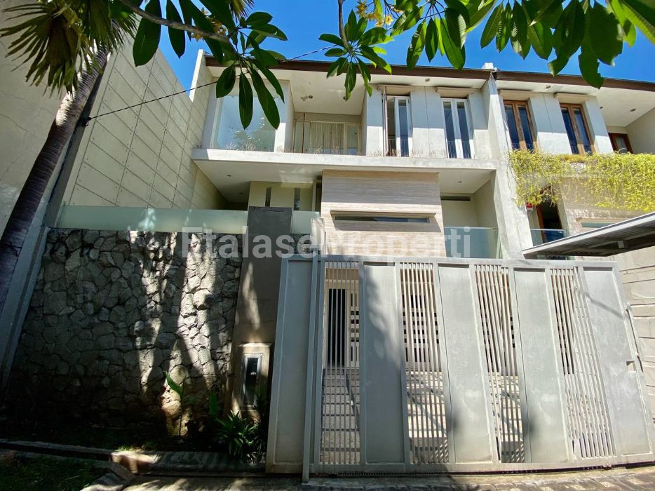 Foto properti PREMIUM LUX ! Dijual Rumah New Gress Manyar Kertoarjo Design Villa Mewah 2