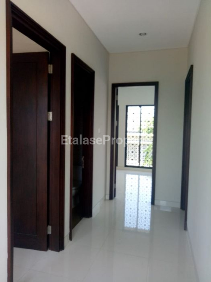 Foto properti Jarang Ada Rumah  Mewah Siap Huni Turun Harga 300jt Di Galaxy Bumi Permai 1