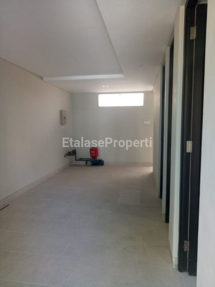 Foto properti Jarang Ada Rumah  Mewah Siap Huni Turun Harga 300jt Di Galaxy Bumi Permai 2