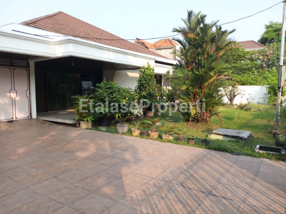 Foto properti Rumah Thamrin Daerah Dr. Soetomo Pusat Bisnis Pusat Kota Disewakan 1