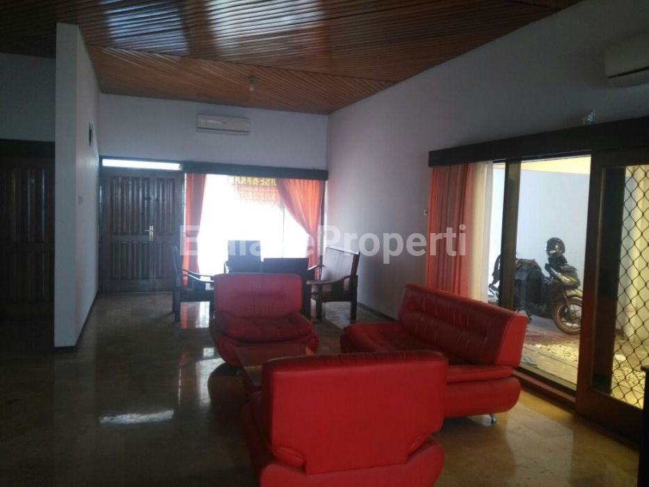 Foto properti TURUN HARGA ! RUMAH SIAP HUNI HADAP SELATAN LENGKAP PERABOT DAN 5 UNIT AC MARGOREJO INDAH 2
