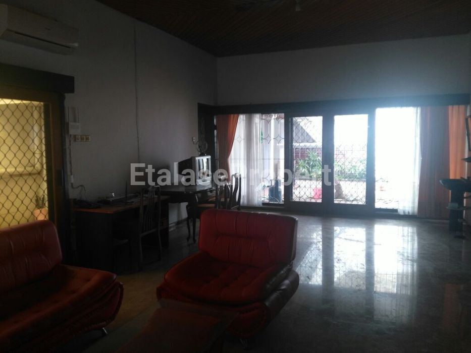 Foto properti TURUN HARGA ! RUMAH SIAP HUNI HADAP SELATAN LENGKAP PERABOT DAN 5 UNIT AC MARGOREJO INDAH 5