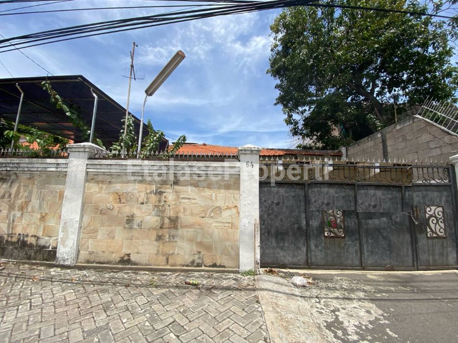 Foto properti HITUNG TANAH 12 JUTA SAJA ! Dijual Rumah Siap Huni Manyar Rejo 1