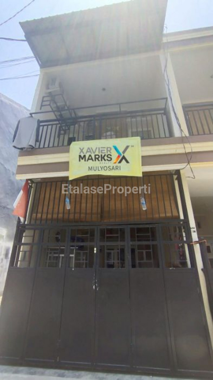Foto properti Jual Cepat B.U Rumah 2 Lantai SHM Di Lebak Jaya Surabaya 1