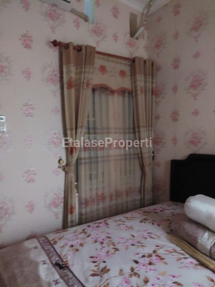 Foto properti Jual Cepat B.U Rumah 2 Lantai SHM Di Lebak Jaya Surabaya 4