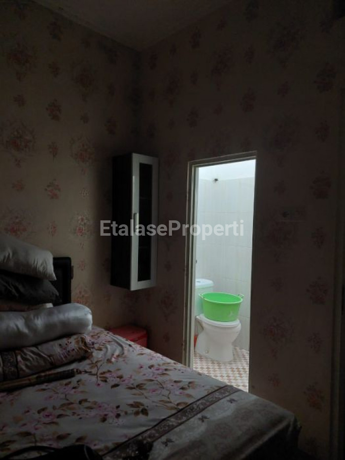 Foto properti Jual Cepat B.U Rumah 2 Lantai SHM Di Lebak Jaya Surabaya 5