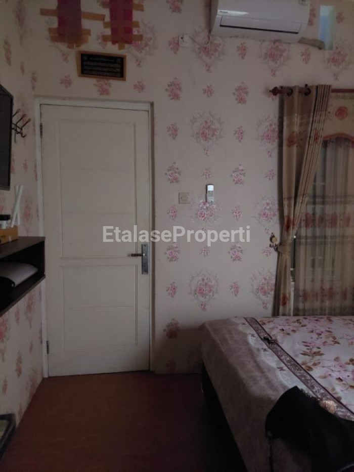 Foto properti Jual Cepat B.U Rumah 2 Lantai SHM Di Lebak Jaya Surabaya 6