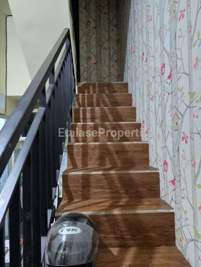 Foto properti Jual Cepat B.U Rumah 2 Lantai SHM Di Lebak Jaya Surabaya 8