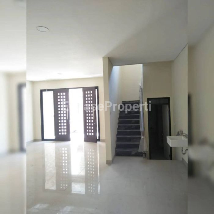 Foto properti Rumah Mewah Harga Murah  Dijual Rumah Dekat Jalan Raya Panjang Jiwo (UBAYA) - Jalan Raya Kembar 2