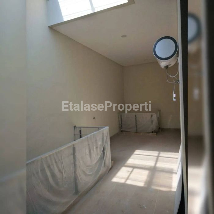 Foto properti Rumah Mewah Harga Murah  Dijual Rumah Dekat Jalan Raya Panjang Jiwo (UBAYA) - Jalan Raya Kembar 3