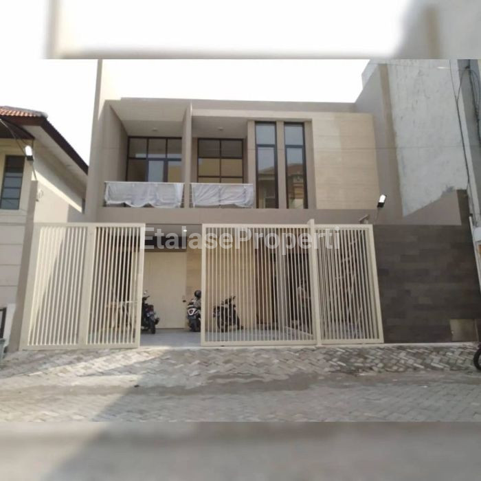 Foto properti Rumah Mewah Harga Murah  Dijual Rumah Dekat Jalan Raya Panjang Jiwo (UBAYA) - Jalan Raya Kembar 4