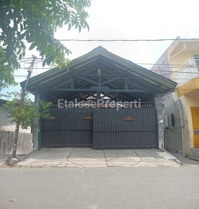 Foto properti Dijual Rumah Strategis Petemon Gang 4 Sawahan Daerah Surabaya Pusat 1