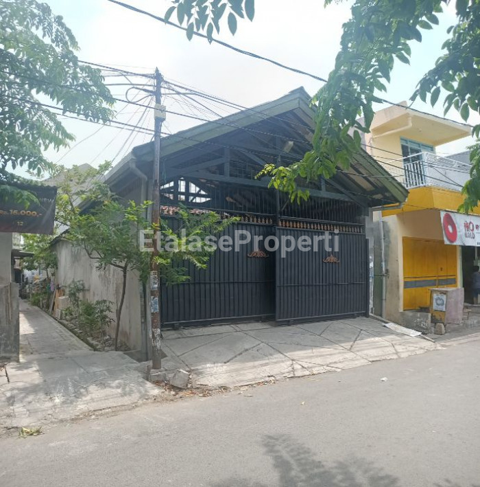 Foto properti Dijual Rumah Strategis Petemon Gang 4 Sawahan Daerah Surabaya Pusat 2
