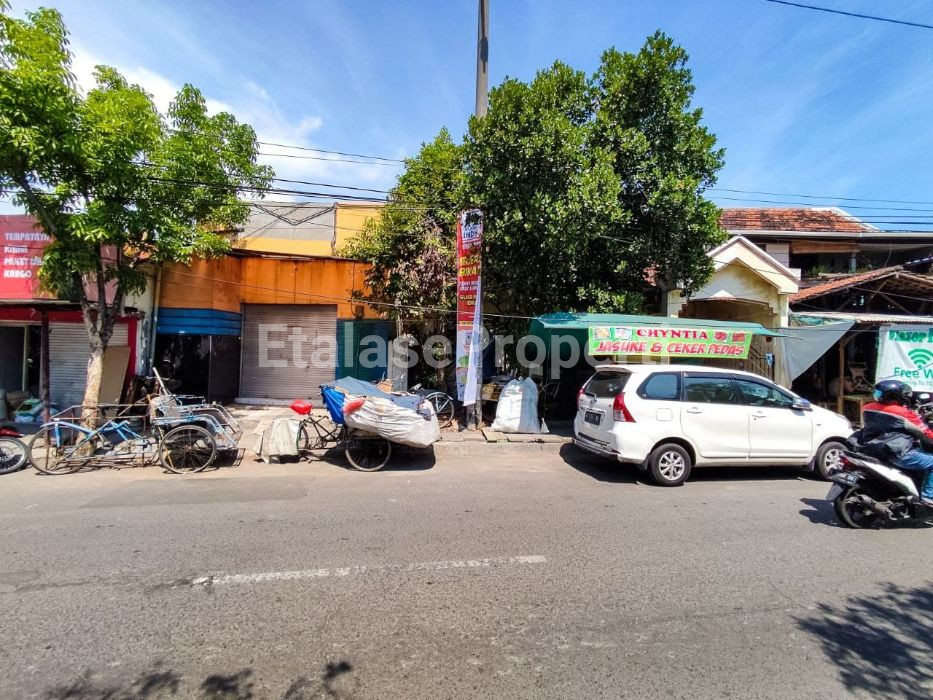 Foto properti Dijual Rumah Komersial RAYA Karang Menjangan Surabaya Timur 1
