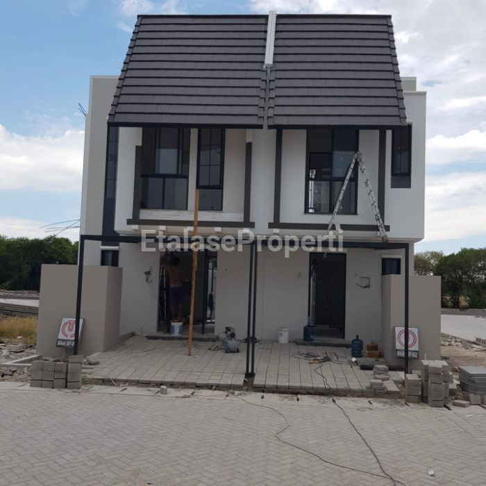 Foto properti Rumah Baru 2 Lantai, Dengan 3 KT, Harga Start 1 M-an, Lokasi Premium Dan Sangat Strategis, Nol Jalan OERR 3