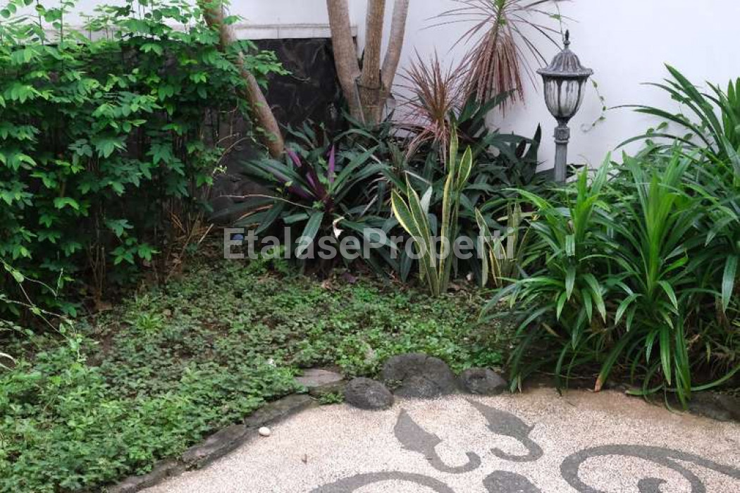 Foto properti Rumah Modern Minimalis Sangat Terawat, Lokasi Terdepan Di Raya Mulyosari 4