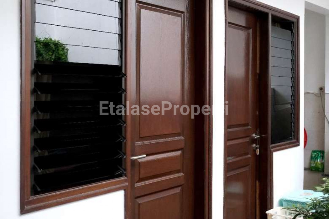 Foto properti Rumah Modern Minimalis Sangat Terawat, Lokasi Terdepan Di Raya Mulyosari 5