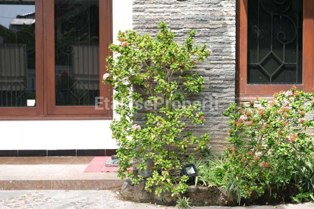 Foto properti Rumah Modern Minimalis Sangat Terawat, Lokasi Terdepan Di Raya Mulyosari 6