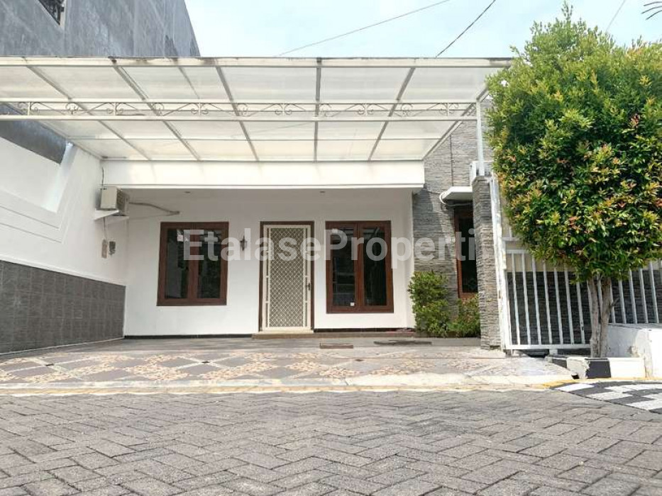 Foto properti Rumah Modern Minimalis Sangat Terawat, Lokasi Terdepan Di Raya Mulyosari 10