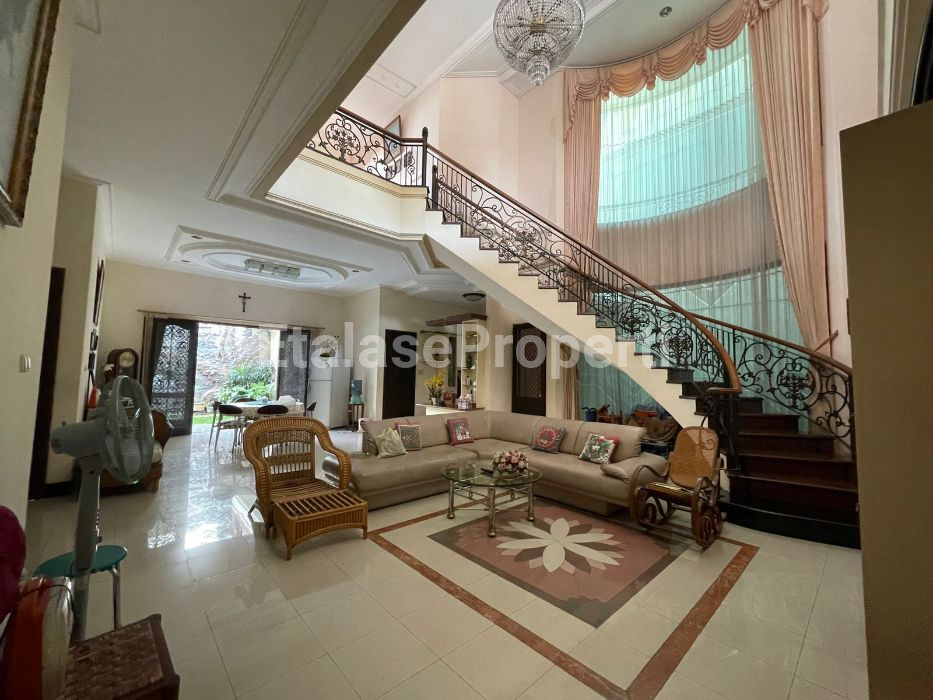 Foto properti Dijual Rumah Di Manyar Jaya 2